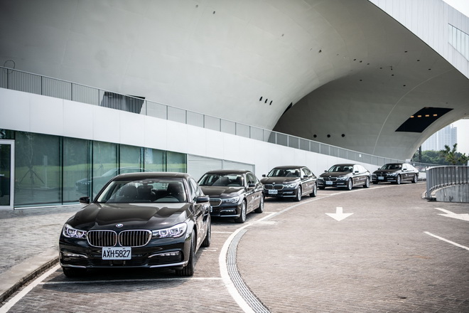 [新聞照片二] BMW總代理汎德提供數十輛旗艦房車BMW大7系列，以最高規格全程禮遇中外嘉賓