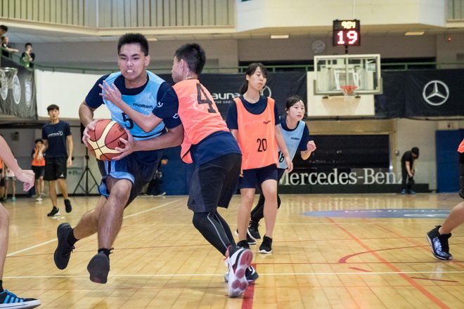 台灣賓士不僅設計了各種趣味挑戰賽，考驗各小隊的靈活度，也有激烈的五對五籃球賽