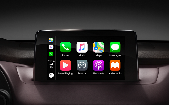 圖二：2019年式MAZDA CX-9全車型標配Apple CarPlay串連iPhone，可直接在8吋中央顯示螢幕上使用Apple地圖app或其他app應用程式。