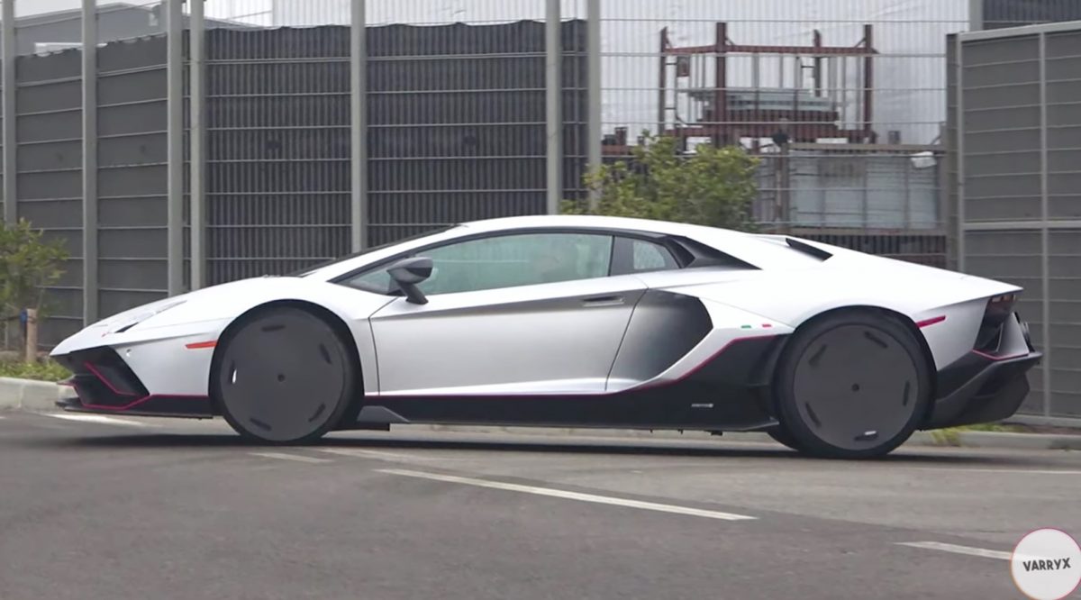 Lamborghini 最後的na V12 速度機器 Aventador Ultimae 那個輪圈怪怪的 癮車報