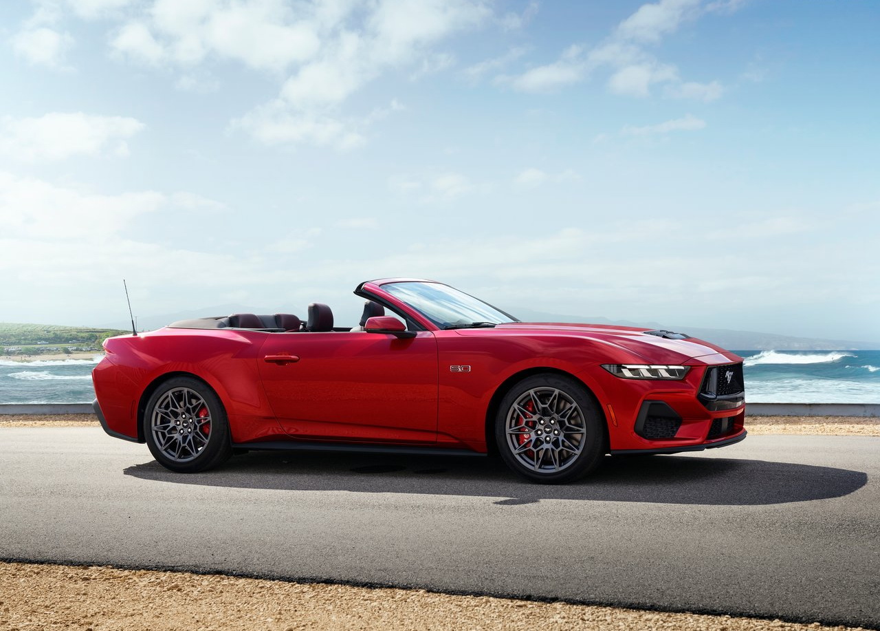 傳聞 Ford正計畫推出Mustang四門轎車、越野車 並已展示給經銷商看 | 癮車報