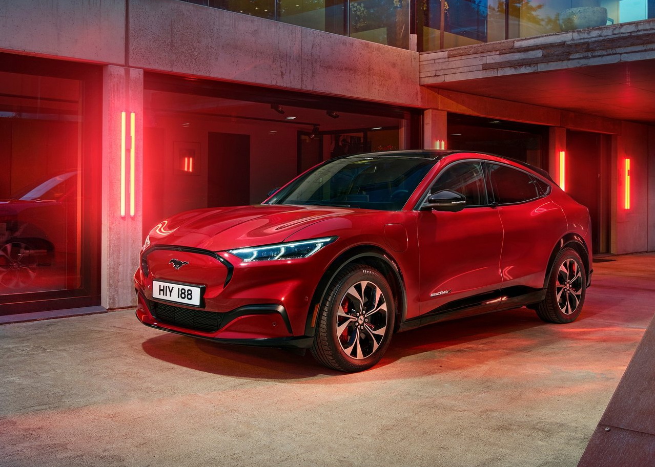 傳聞 Ford正計畫推出Mustang四門轎車、越野車 並已展示給經銷商看 | 癮車報